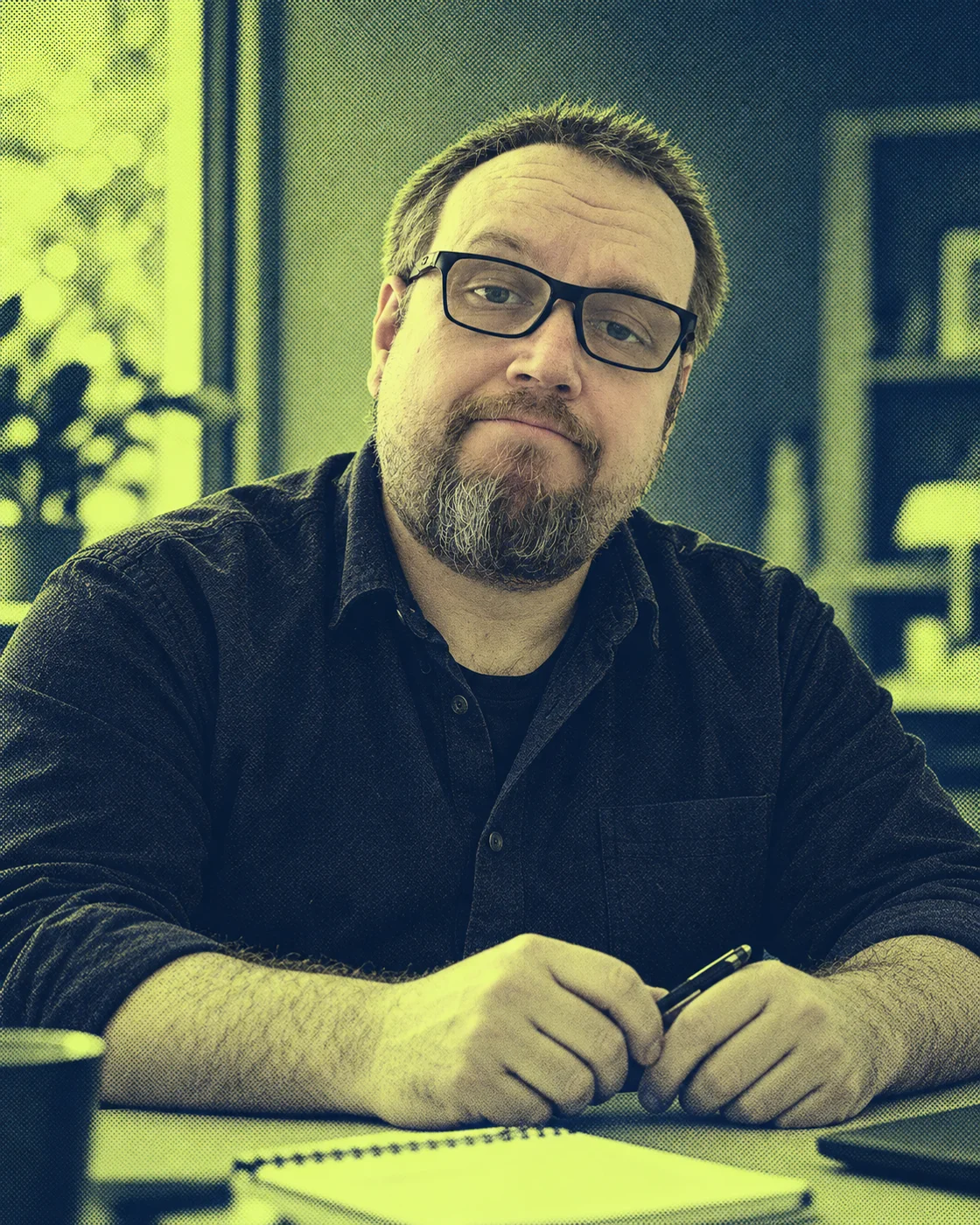 Portrait illustratif de Herbert Röblreiter, responsable de wirkt., en trame de points bleue et verte